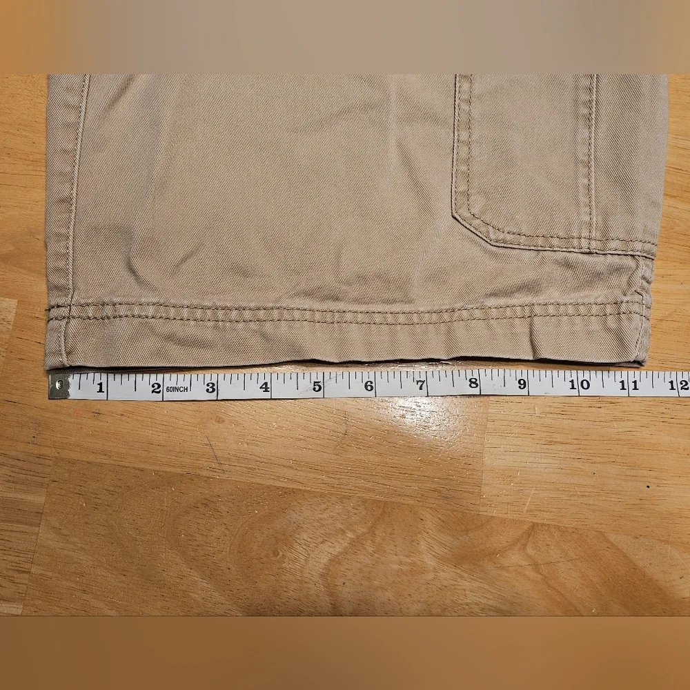 IZOD Men's Khaki Cargo Shorts, Size 32 - Picture 7 of 8